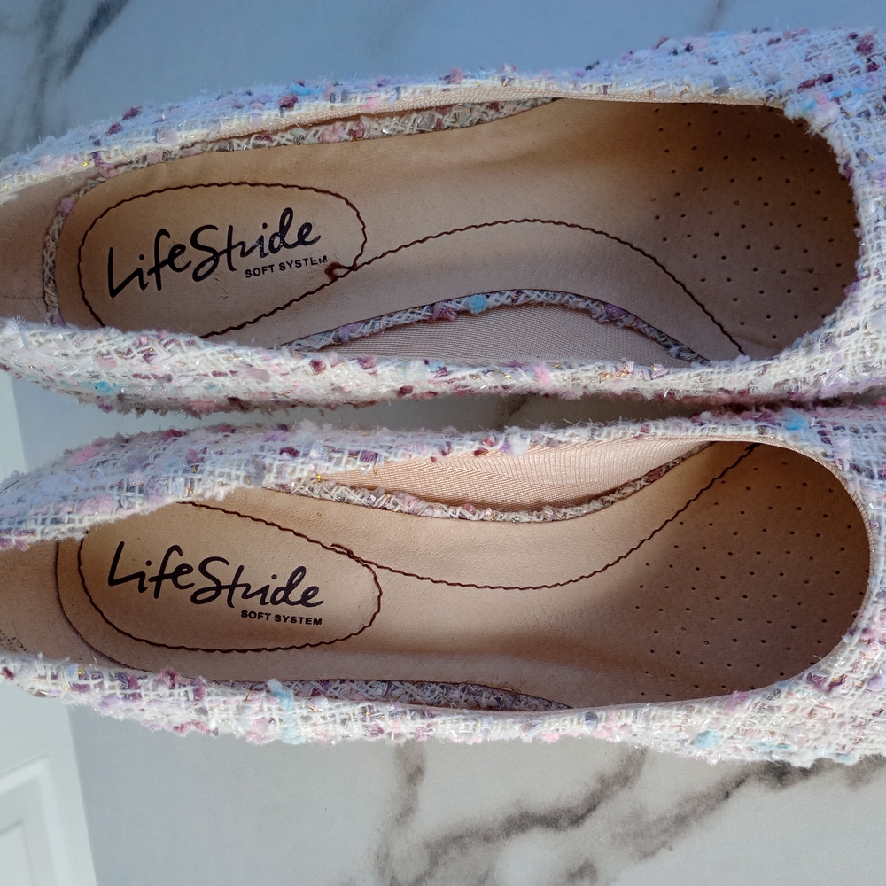 White and Pink Flats with Geometric Pattern - Picture 2 of 7
